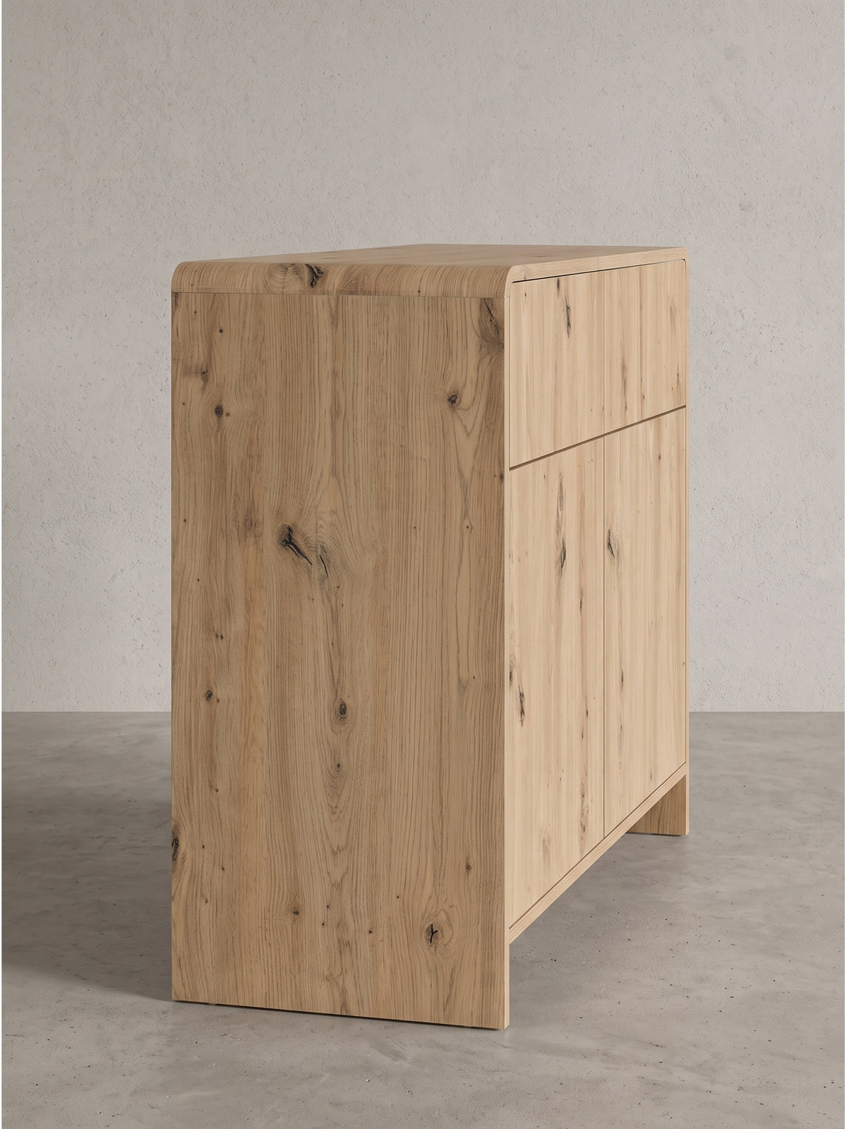 Seitenansicht des Sideboards in warmer Eichenoptik mit durchgehenden Seitenwangen als Standfuß_