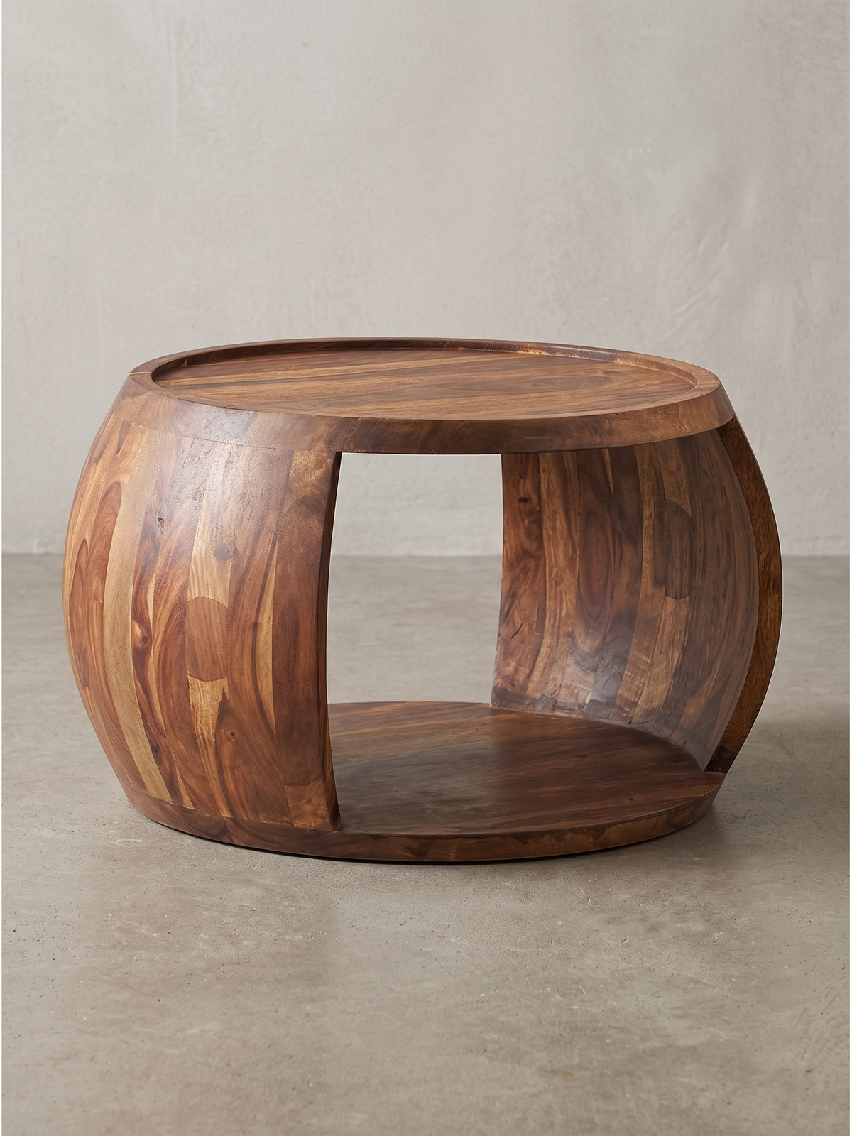 Runder Couchtisch Sheesham Massivholz 60x50x40 cm mit Ablagefach freigestellt vor weißem Hintergrund in Frontalansicht_