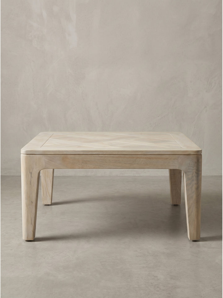 Niedriger Wohnzimmertisch 32 cm Höhe aus massivem Mangoholz mit konischen Beinen im Landhaus Stil_