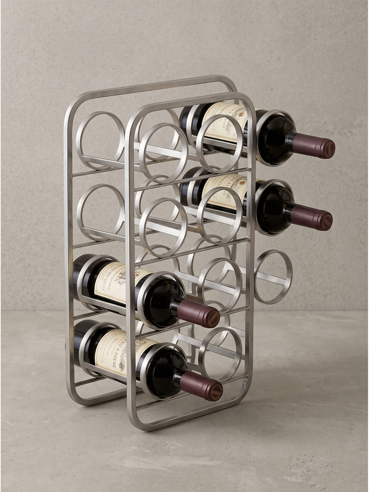 Nahaufnahme eines runden Einzelfachs des Weinhalters Silber perfekt dimensioniert für Standardweinflaschen_