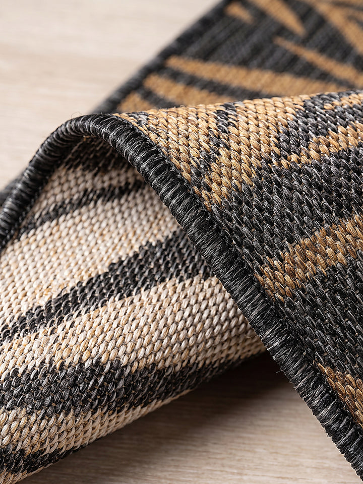 Teppich Schwarz-Sandbraun Kante Verarbeitung_