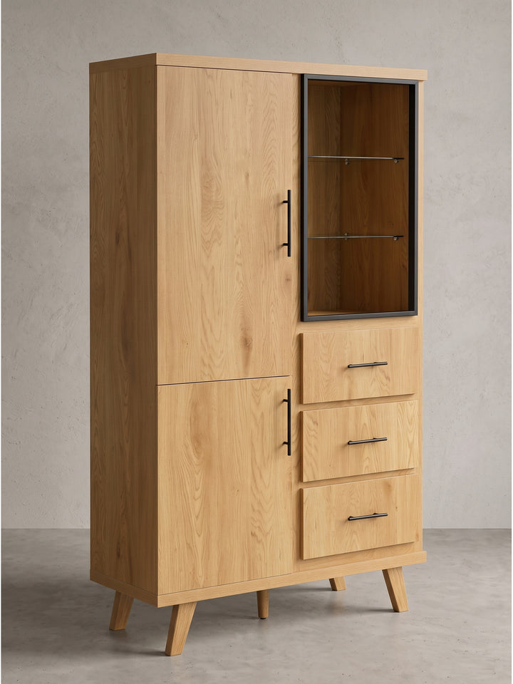 Freistehender Hochschrank in Eiche Dekor L 100 cm B 40 cm H 188 cm mit konischen Massivholzfüßen vor rein weißem Hintergrund_