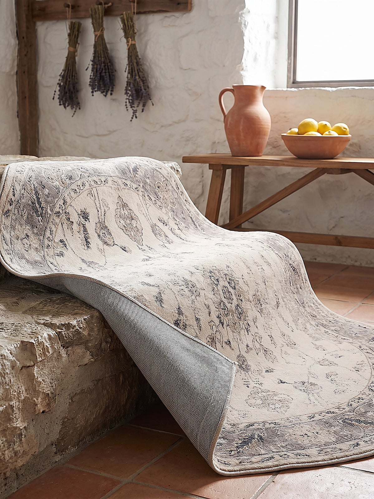 Teppich Beige-Grau rund Editorial Styling_