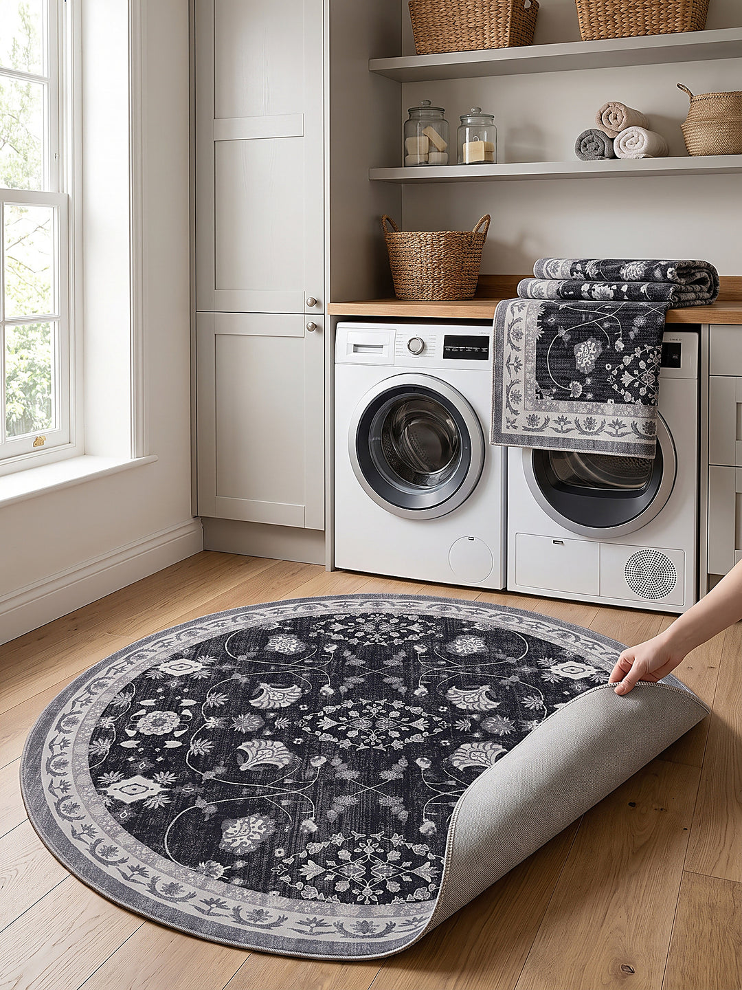 Teppich Schwarz-Creme-Grau rund gemütliche Wohnszene_