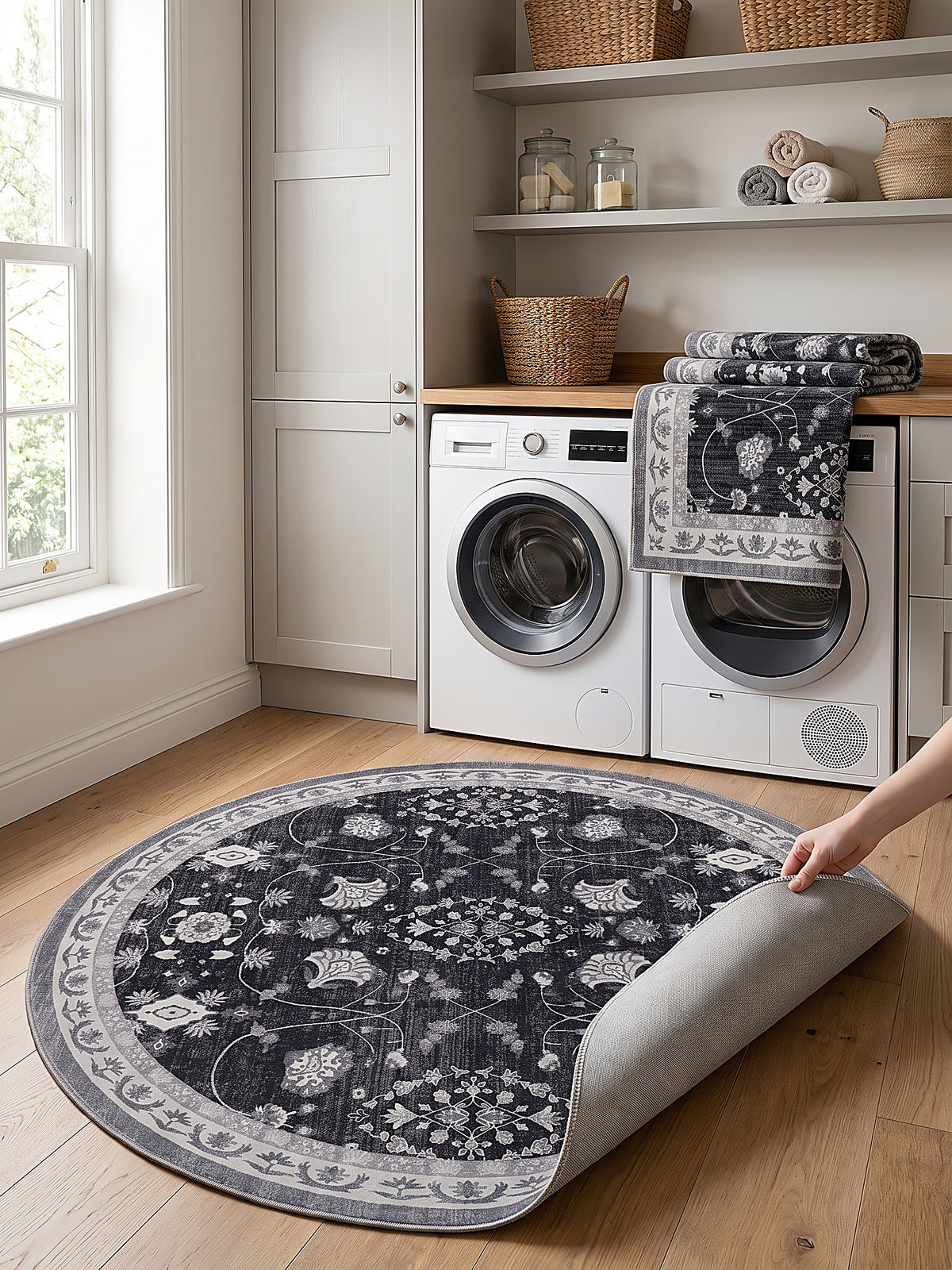 Teppich Schwarz-Creme-Grau rund gemütliche Wohnszene_