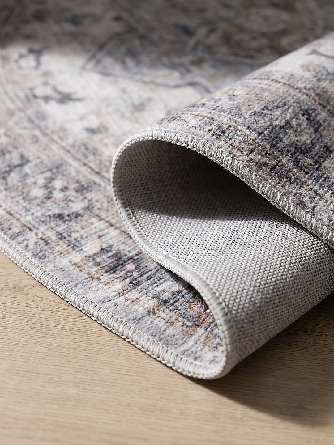 Teppich Beige-Grau Kante Verarbeitung_