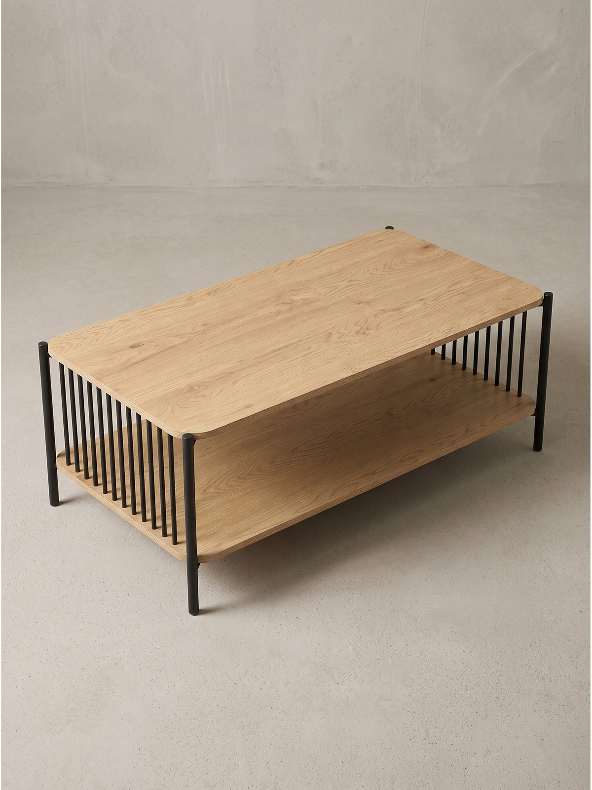 Seitenansicht des modernen Sofatisches zeigt die großzügige untere Ablagefläche und das geradlinige Loft Design