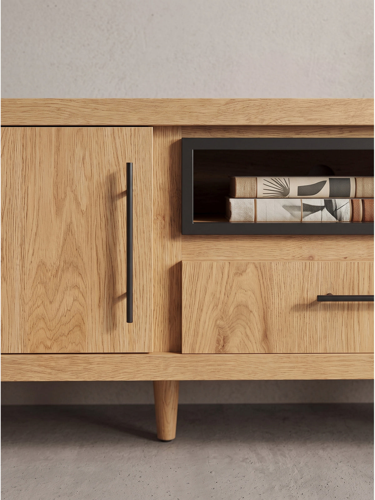 Gesamtansicht des TV-Möbels 150x40x51,8 cm mit harmonischer Kombination aus warmem Holzton und schwarzen Designelementen_