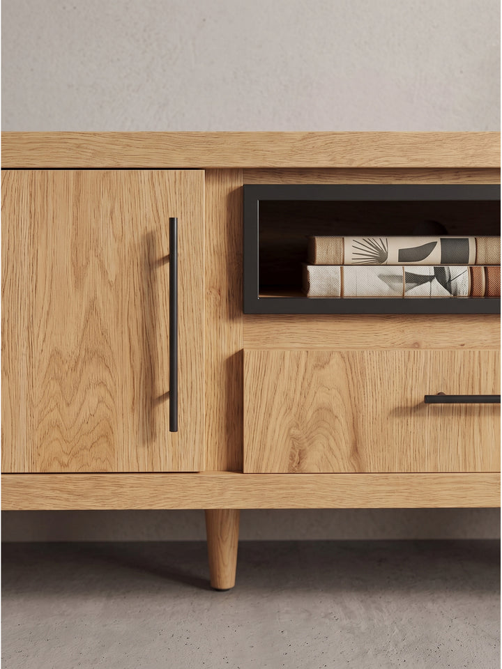 Gesamtansicht des TV-Möbels 150x40x51,8 cm mit harmonischer Kombination aus warmem Holzton und schwarzen Designelementen_