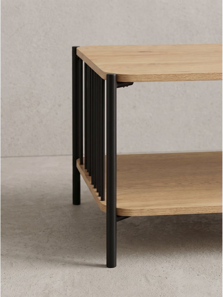 Alternative Perspektive des Loungetisches 110x60cm fokussiert auf die luftige Silhouette und den starken Materialmix_