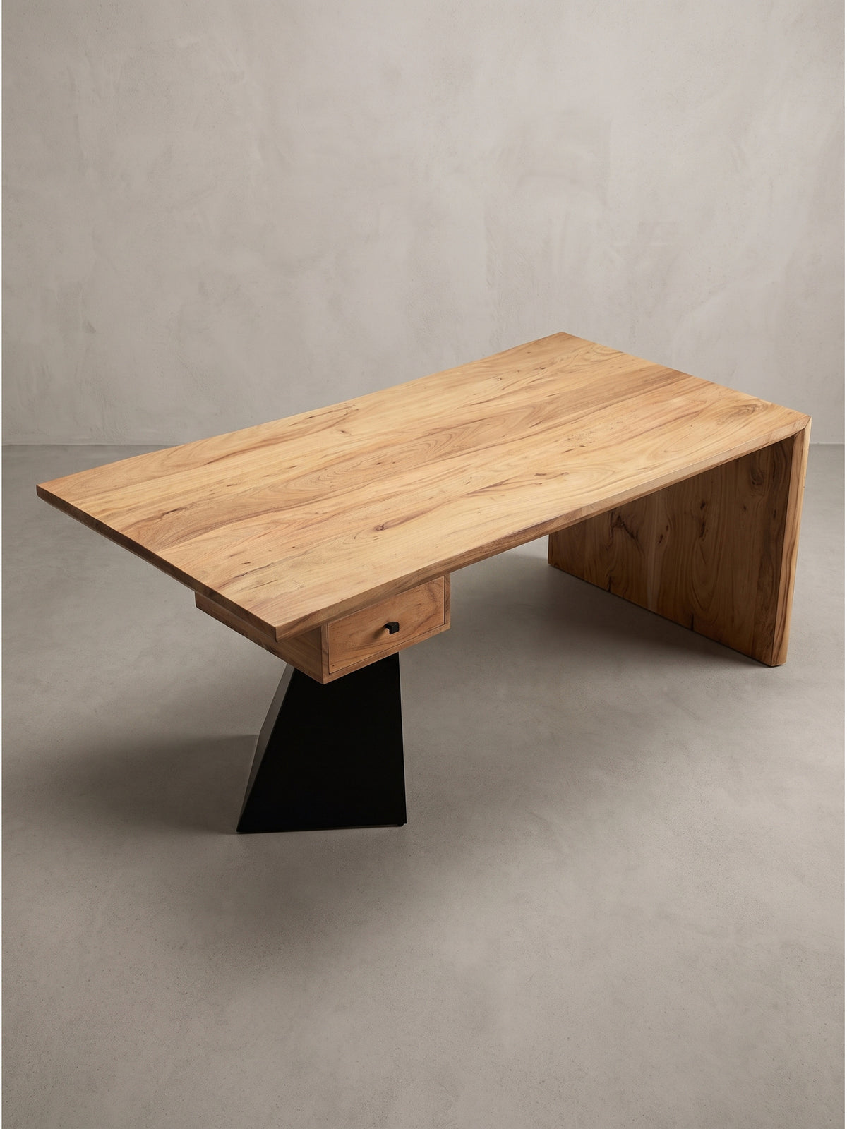 Schreibtisch Industrial Design Akazie massiv schräg von der Seite mit integrierter kleiner Schublade und schwarzem Griff