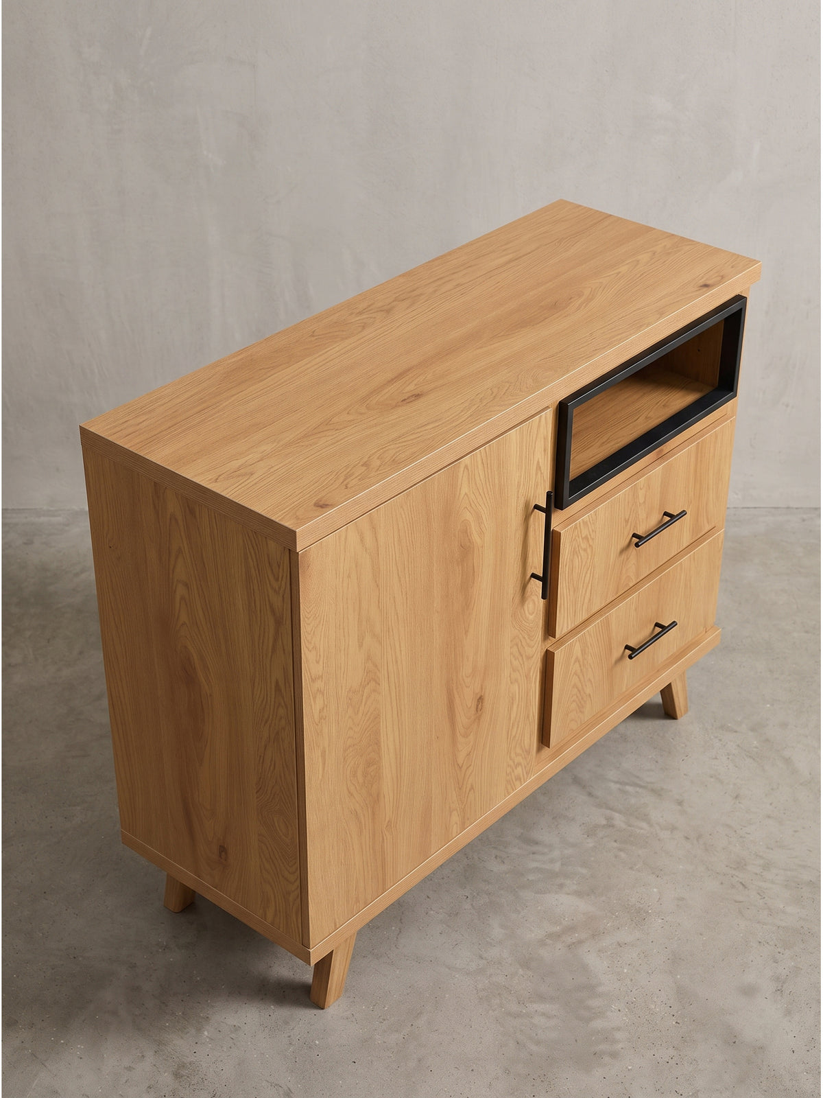 Seitenansicht der Kommode mit schrägen Holzbeinen im Retro-Stil und schwarzem Rahmen um das offene Fach._