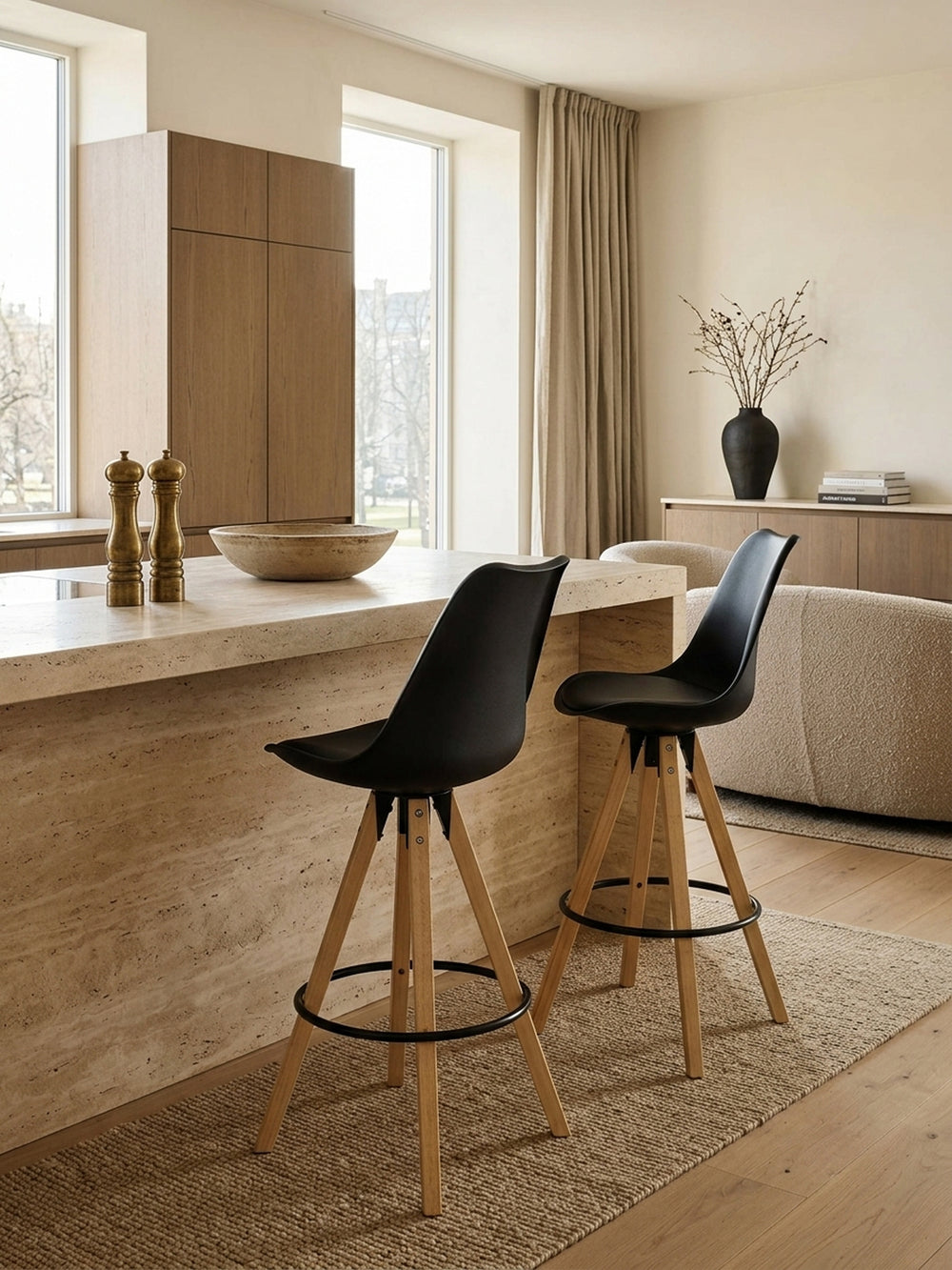 Barhocker Kunstleder schwarz 45x45x113 cm in stilvoller Offene Design-Küche-Einrichtung mit Dekoration und Accessoires aus der Vogelperspektive mit Ablagefach und Polsterung_