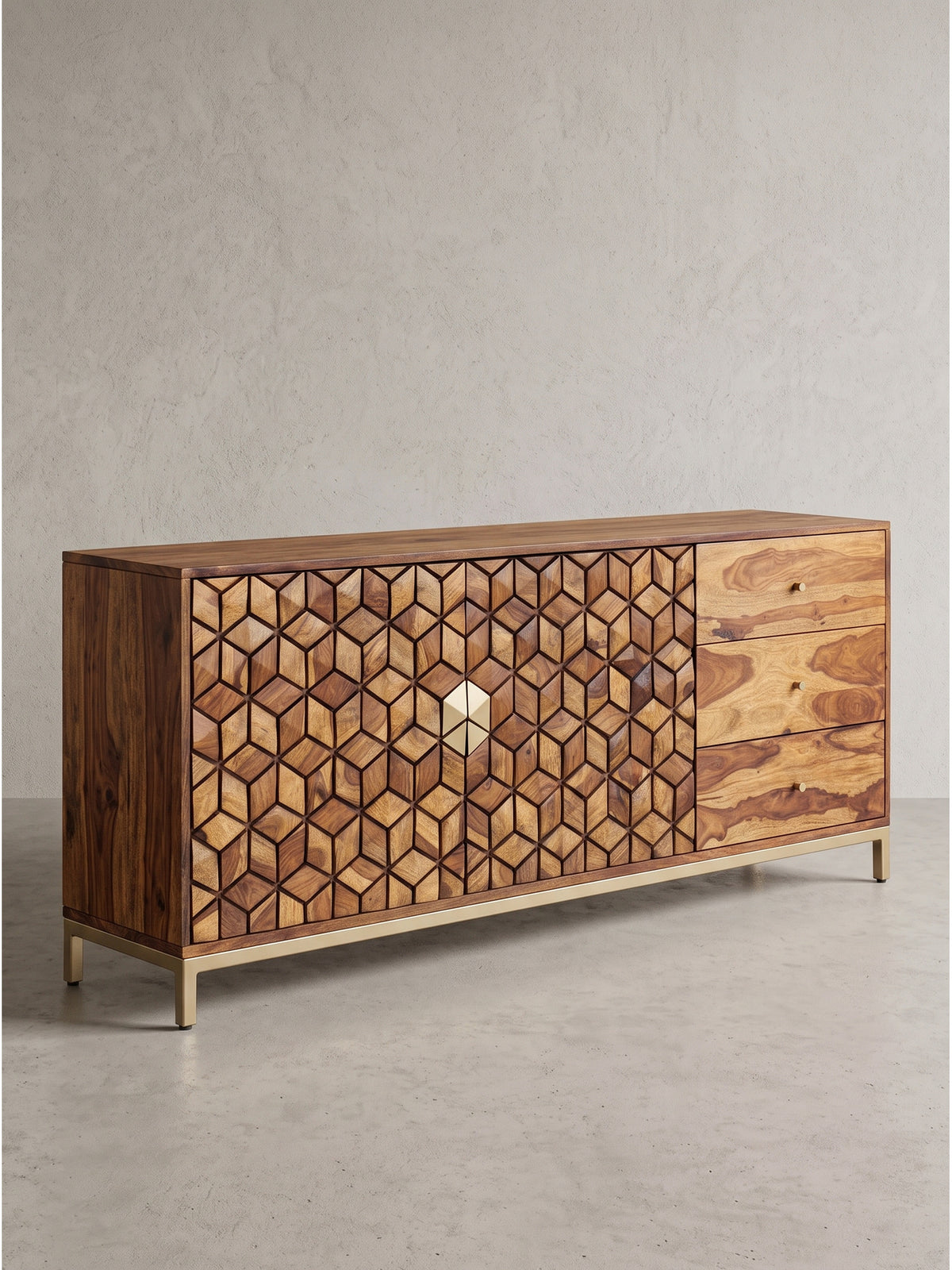 Frontansicht des modernen Sideboards aus Sheesham Massivholz mit zwei Türen und drei Schubladen auf weißem Hintergrund