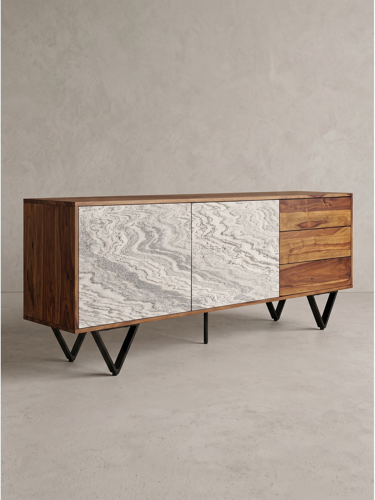 Sideboard Frontalansicht mit 2 Türen in Steinoptik und 3 Holzschubladen auf schwarzem Metallgestell_