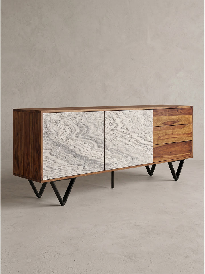 Sideboard Frontalansicht mit 2 Türen in Steinoptik und 3 Holzschubladen auf schwarzem Metallgestell_