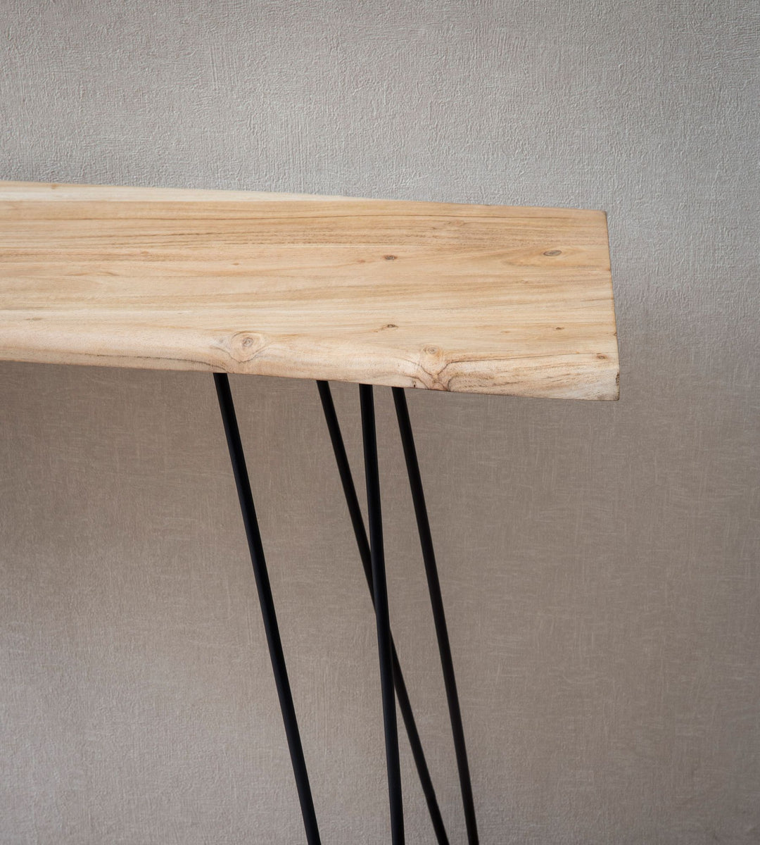 Konsolentisch – Akazie Massivholz, 150x36x75 cm, mit Baumkante, Haarnadelbeine, Metallgestell
