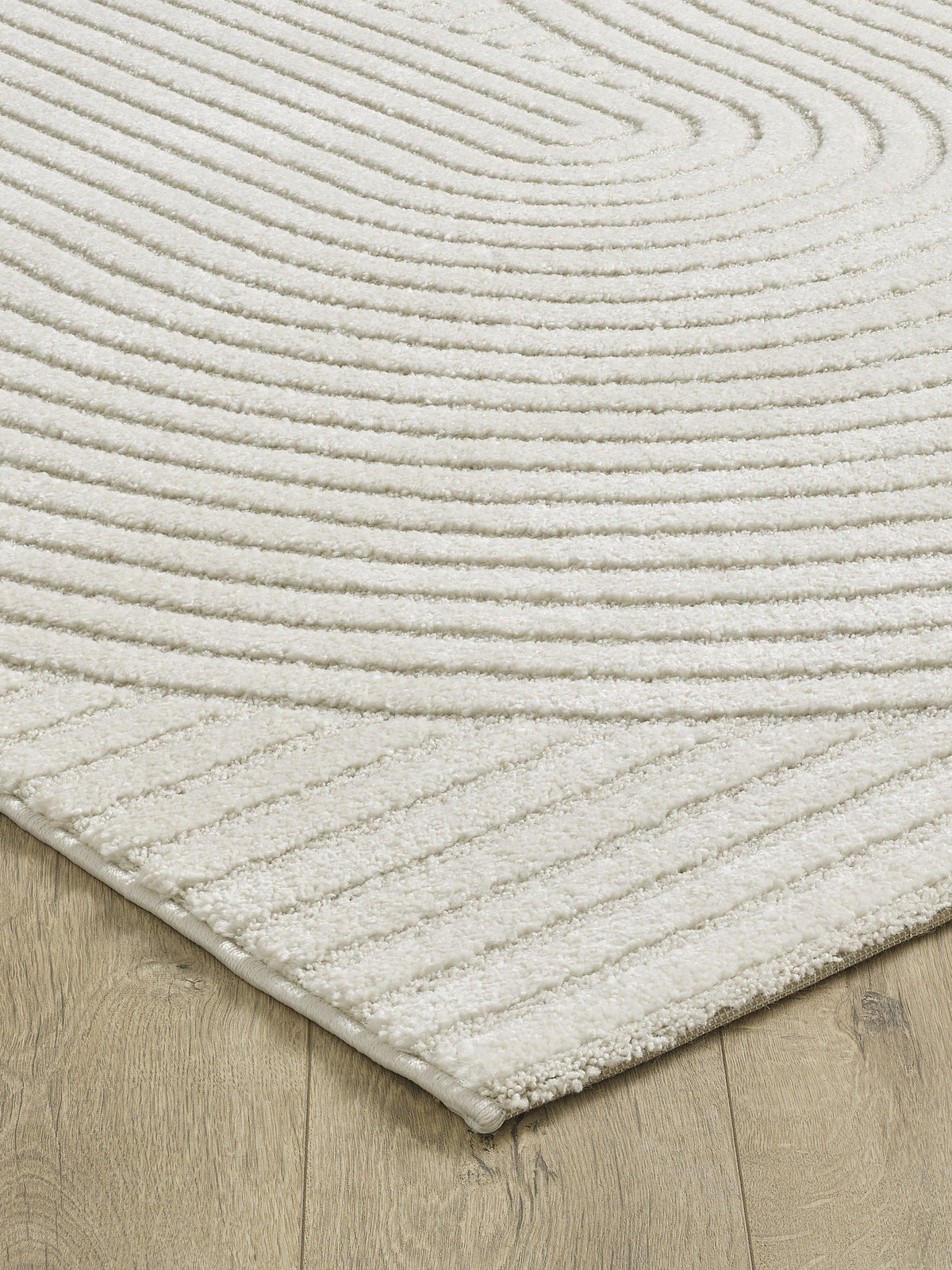 Teppich Kurzflor Creme geometrisch aus Polyester im Wohnraum aus der CETINA Kollektion_