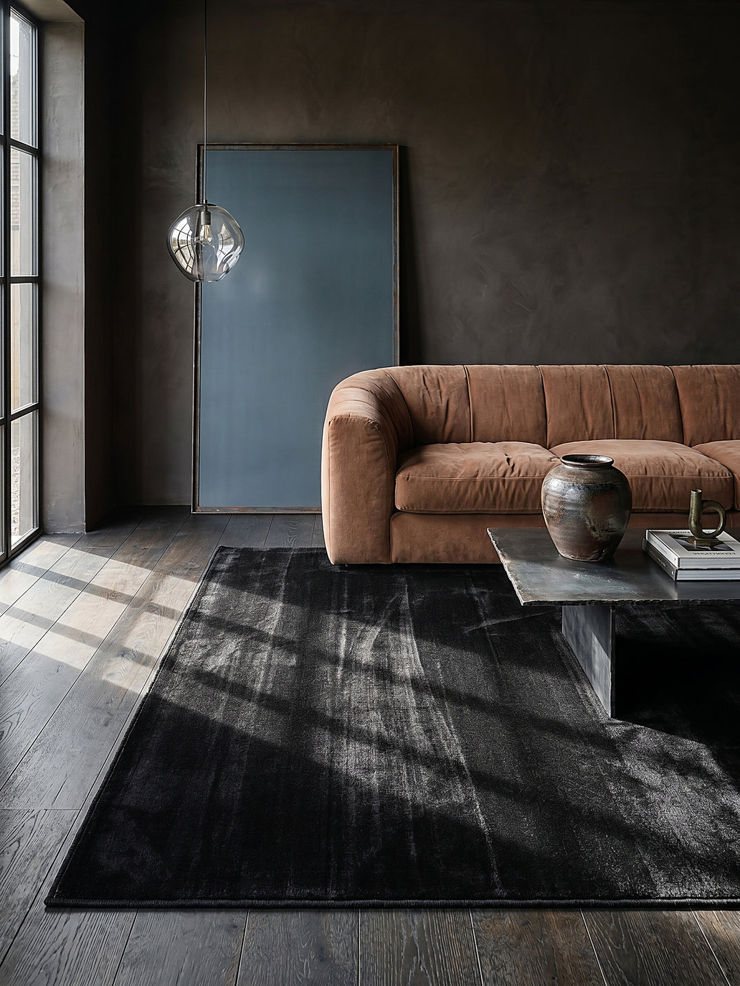 Teppich Schwarz rechteckig im modernen Wohnzimmer_