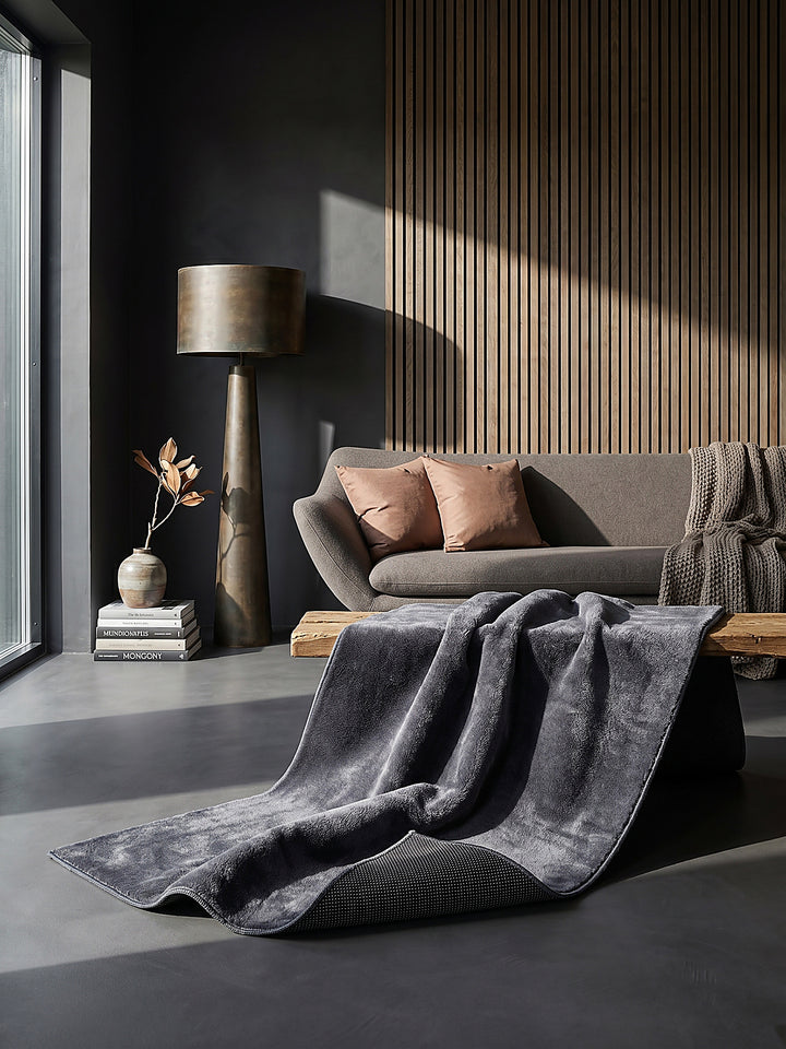 Teppich Anthrazit rechteckig Editorial Styling_