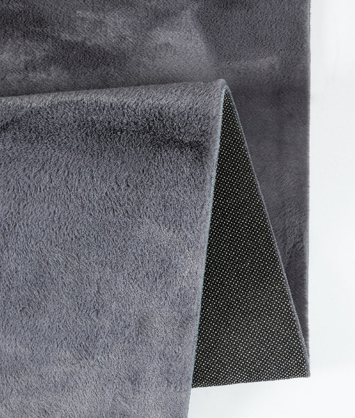 Kurzflor Teppich Anthrazit als minimalistische Wohnidee aus Polyester aus der DOUBS Kollektion_