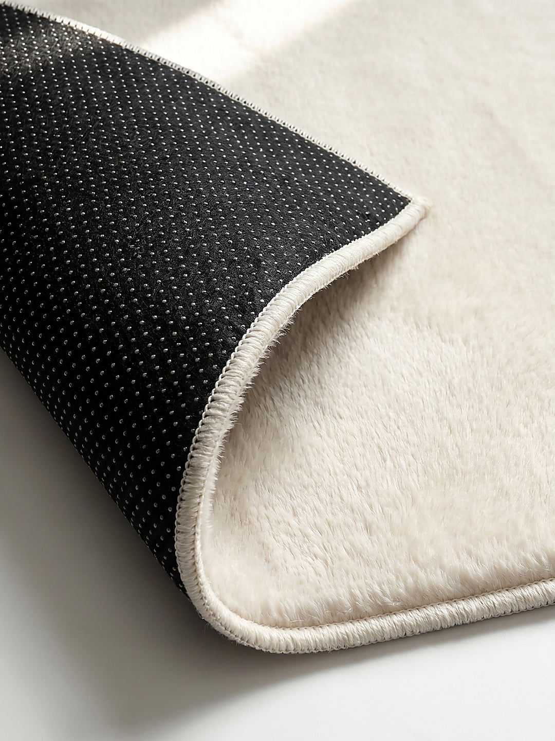 Teppich Creme Kante Verarbeitung_