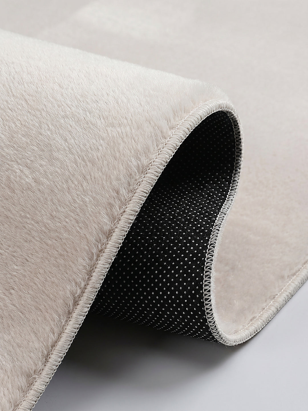 Teppich Beige Kante Verarbeitung_