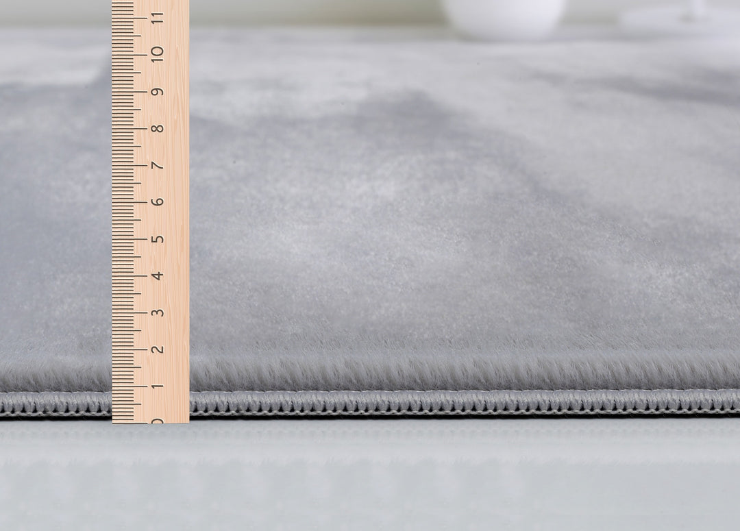 Teppich Kurzflor Grau im Wohnraum Polyester DOUBS Serie_
