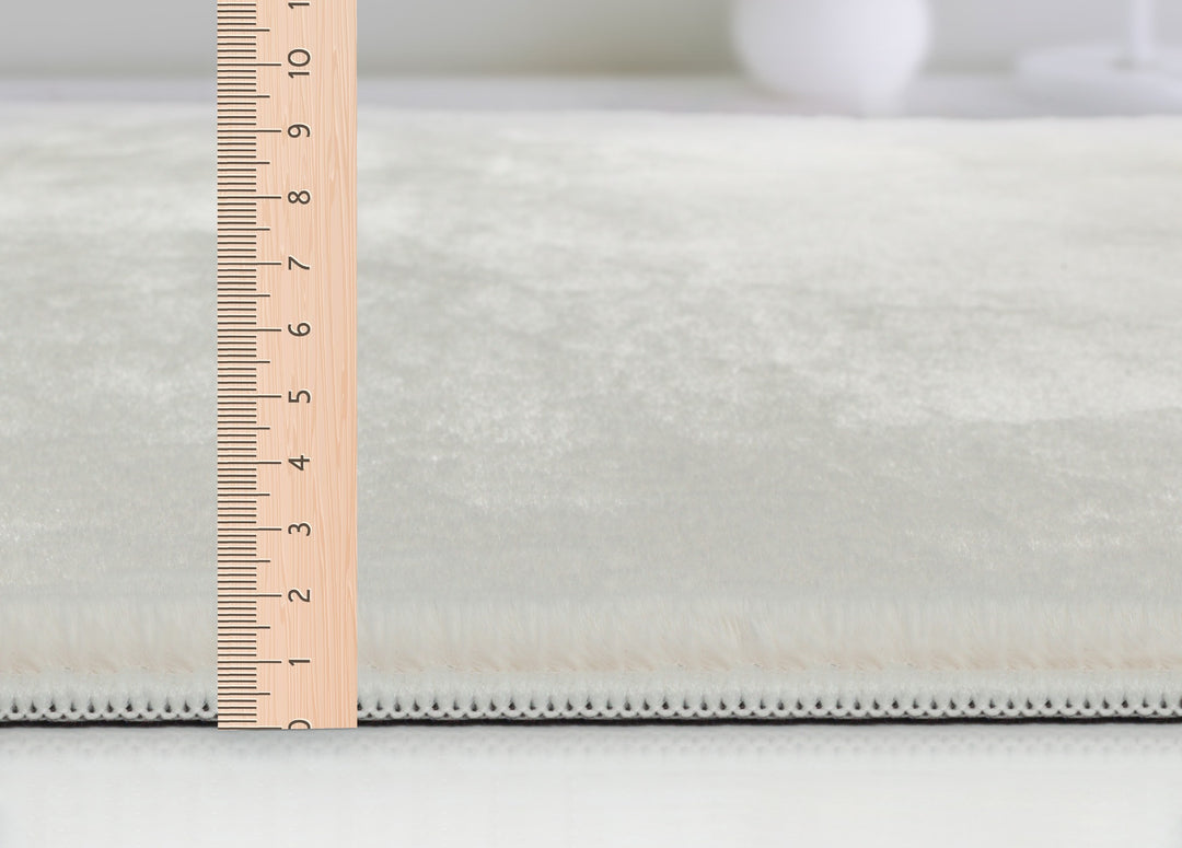 Creme Kurzflor Teppich uni im reduzierten Wohnstil DOUBS Serie_