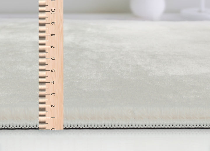 Creme Kurzflor Teppich uni im reduzierten Wohnstil DOUBS Serie_