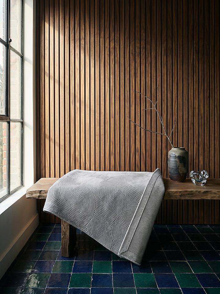 Teppich Grau quadratisch Editorial Styling_