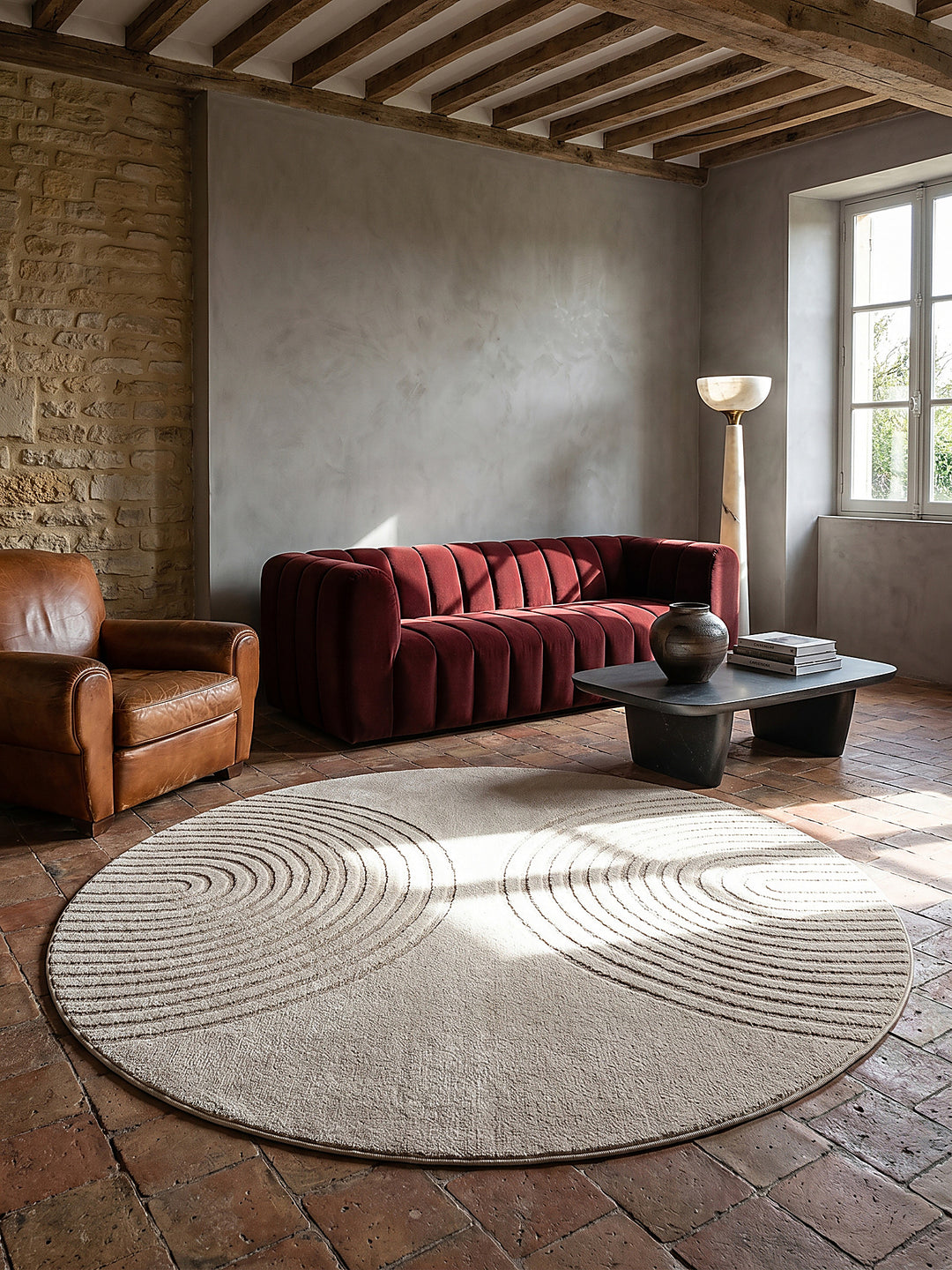 Teppich Beige rund im modernen Wohnzimmer_