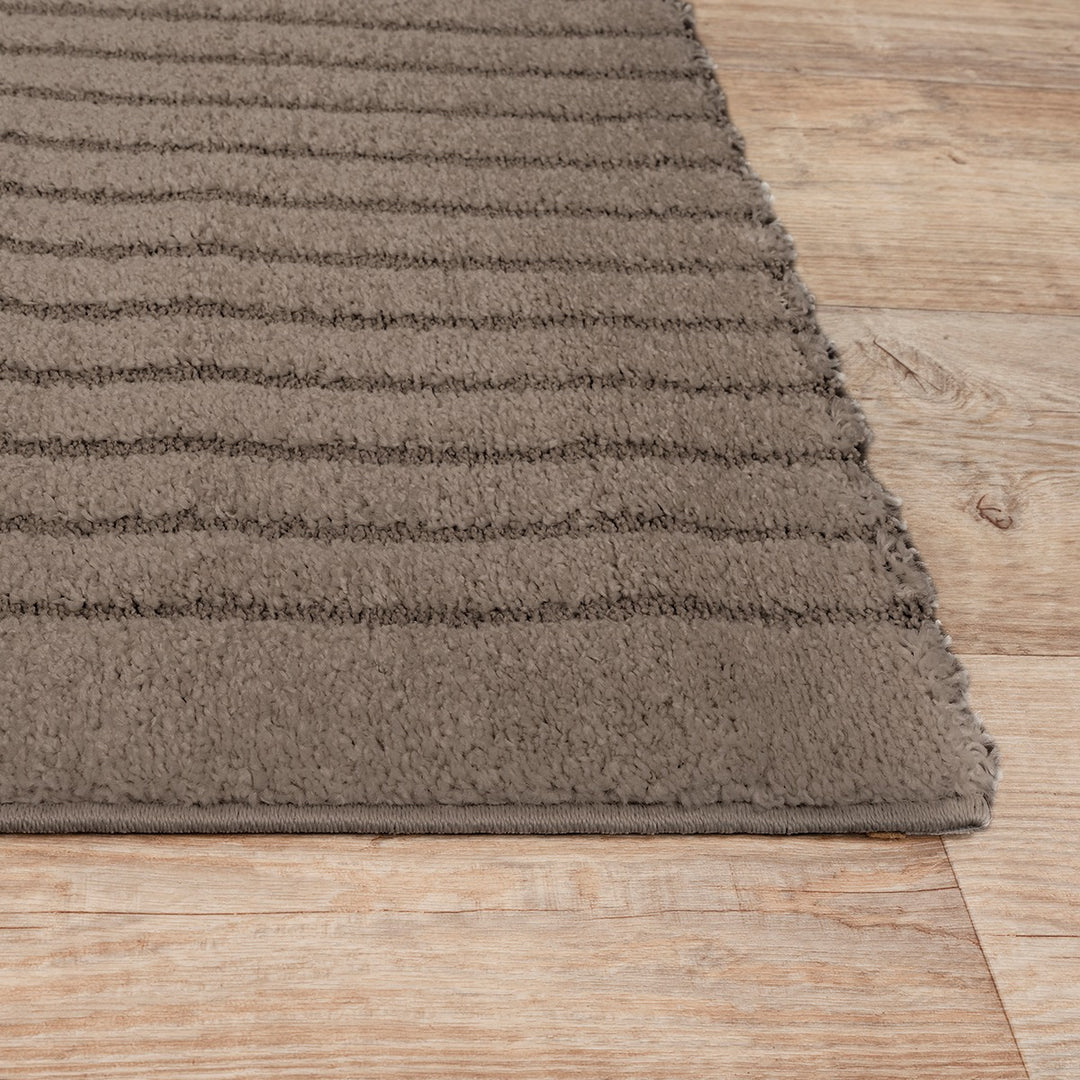 Braun Kurzflor Teppich Geometrisch für puristische Einrichtung MUOTA Serie_
