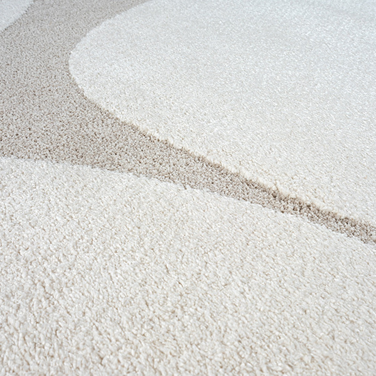 Kurzflor Teppich Creme vielseitig für Wohn- und Schlafbereich aus Polyester aus der MUOTA Kollektion