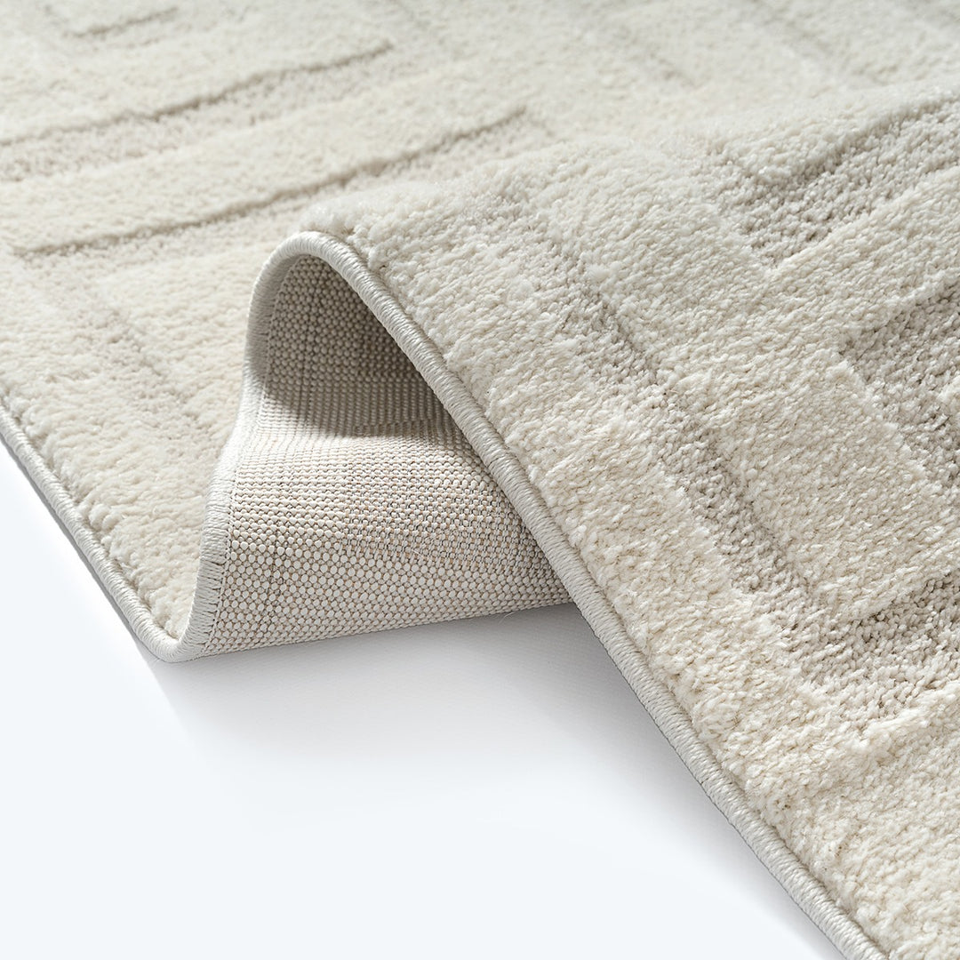 Creme Kurzflorteppich geometrisch als minimalistische Wohnidee aus der MUOTA Kollektion_