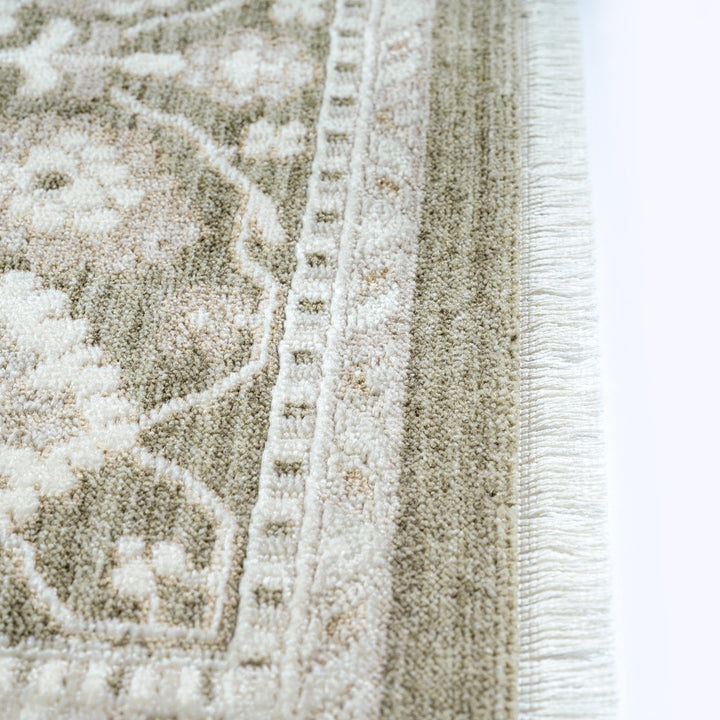 Teppich Kurzflor Grün als Blickfang der Raumgestaltung Polyester SCRIVIA Serie_