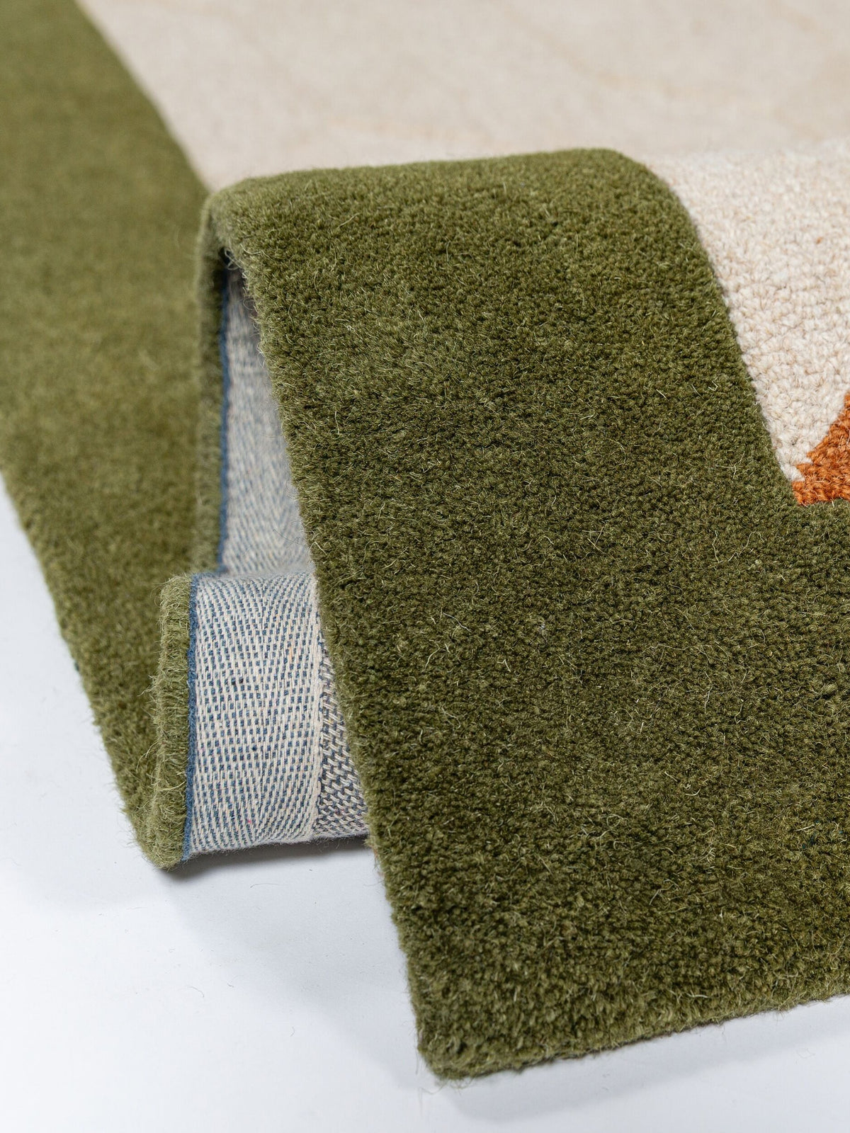 Teppich Erdtöne-Grün rechteckig Wool Einrichtung Wohnidee Bodenbelag DARENT_