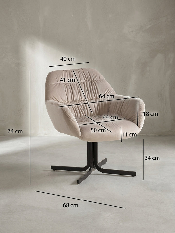 Maßskizze des beigen Cocktailsessels mit exakten Abmessungen von 64x68x74 Zentimetern und anschaulicher Darstellung der Sitzhöhe von 45 Zentimetern._