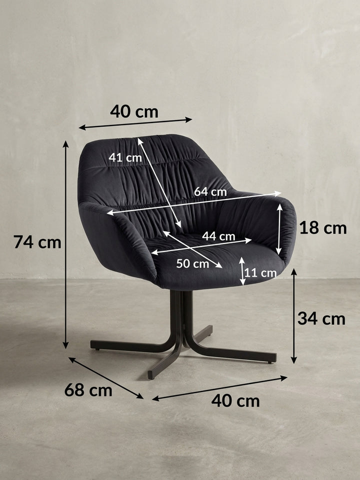 Technisches Maßbild des schwarzen Samtsessels mit exakten Abmessungen wie 64 cm Breite, 74 cm Höhe sowie Sitzmaßen für die präzise Raumplanung im Wohnbereich._