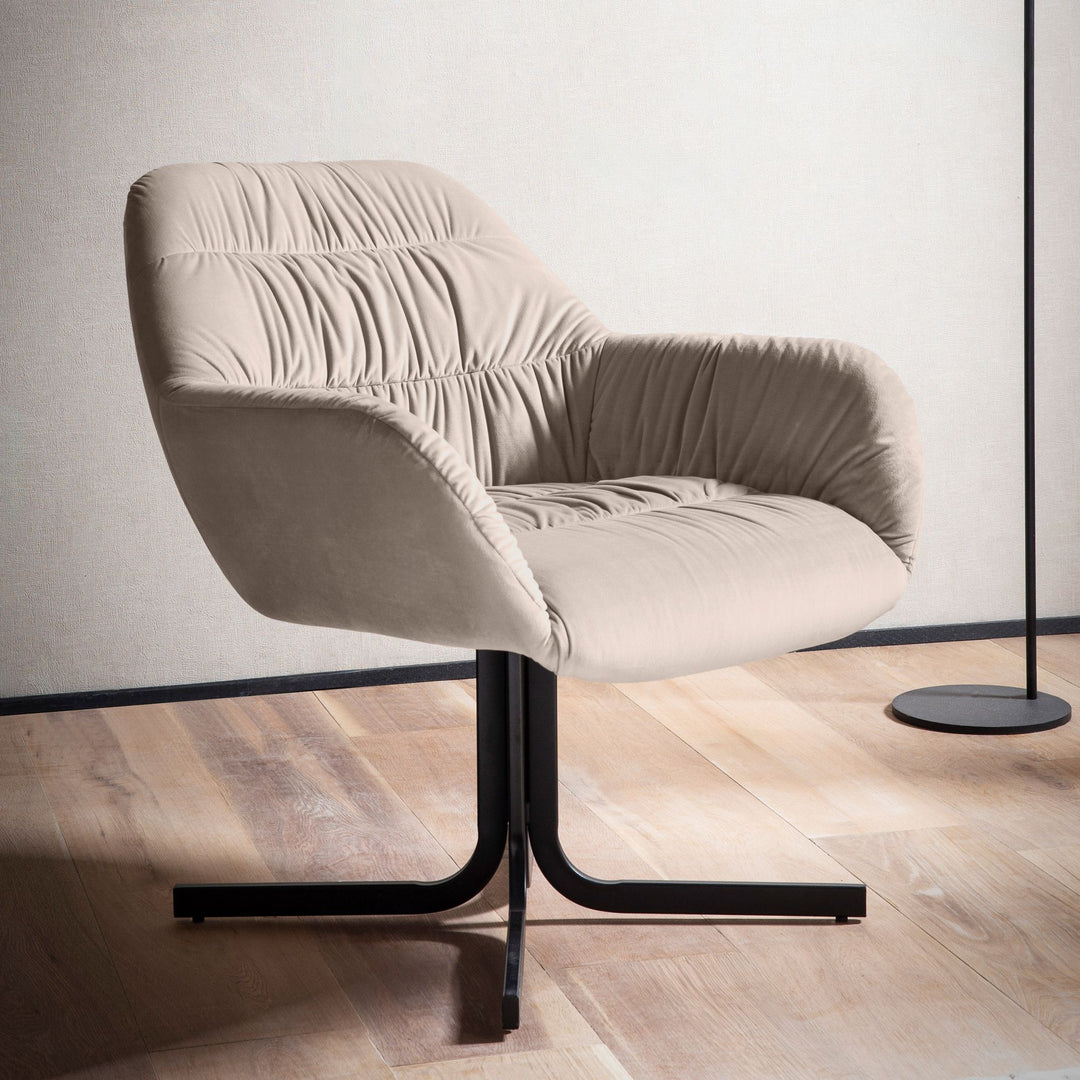 Loungesessel Samt mit Armlehnen und Metallgestell, gepolsterter Schalensitz, Beige 64x68x74 cm