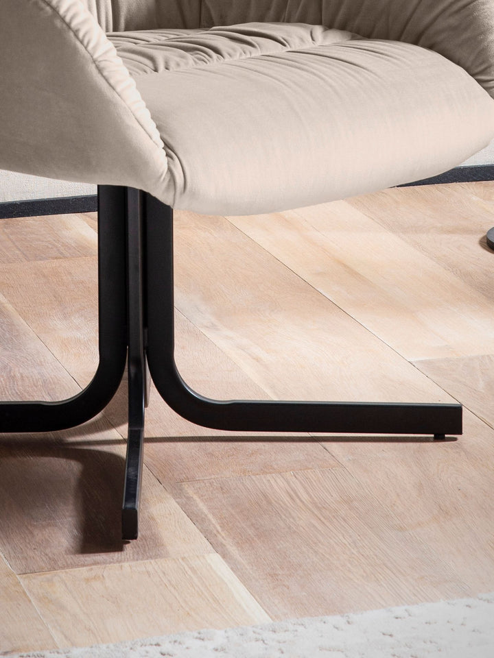 Loungesessel Samt mit Armlehnen und Metallgestell, gepolsterter Schalensitz, Beige 64x68x74 cm