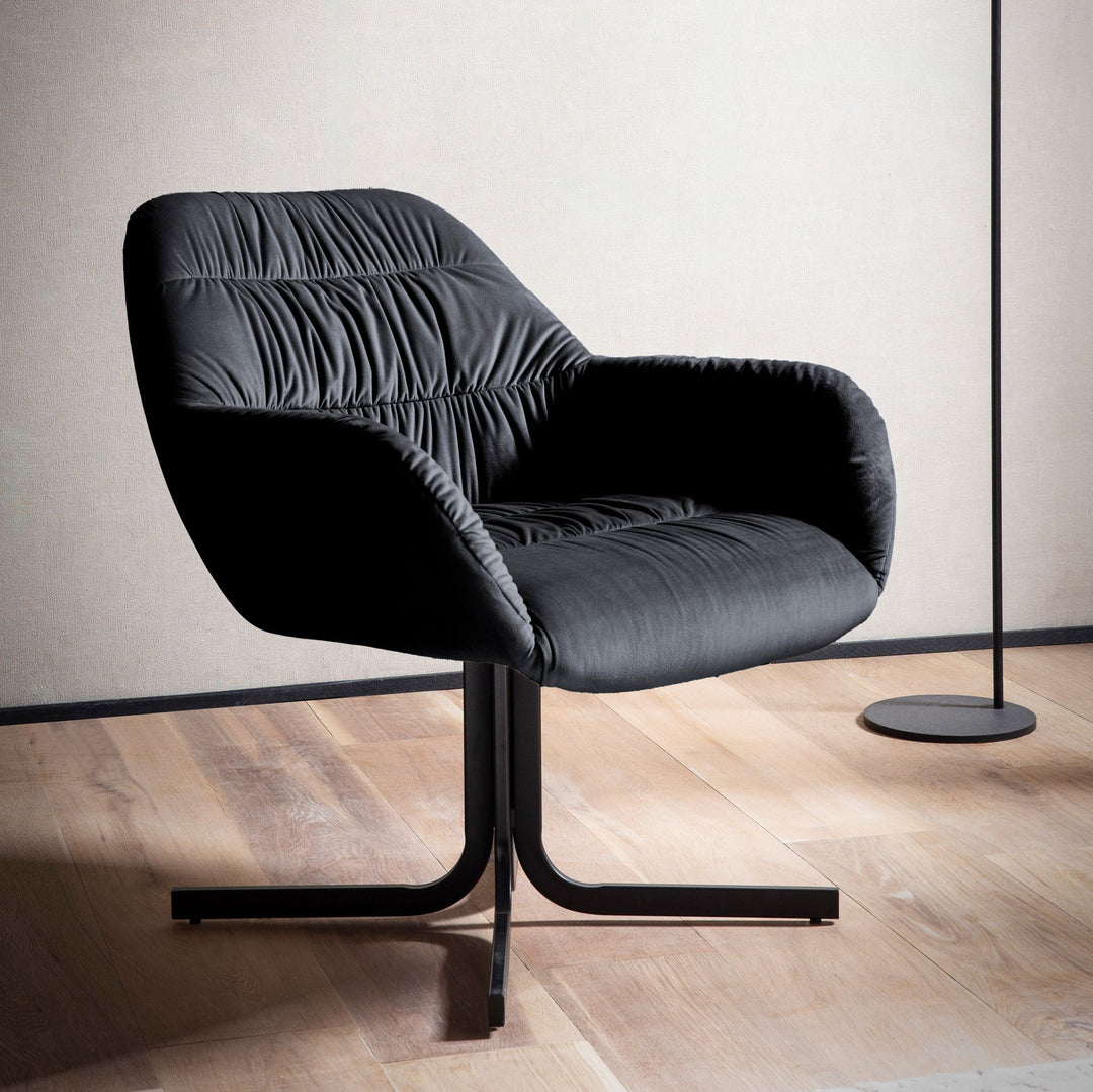 Loungesessel Samt mit Armlehnen und Metallgestell, gepolsterter Schalensitz, Beige 64x68x74 cm