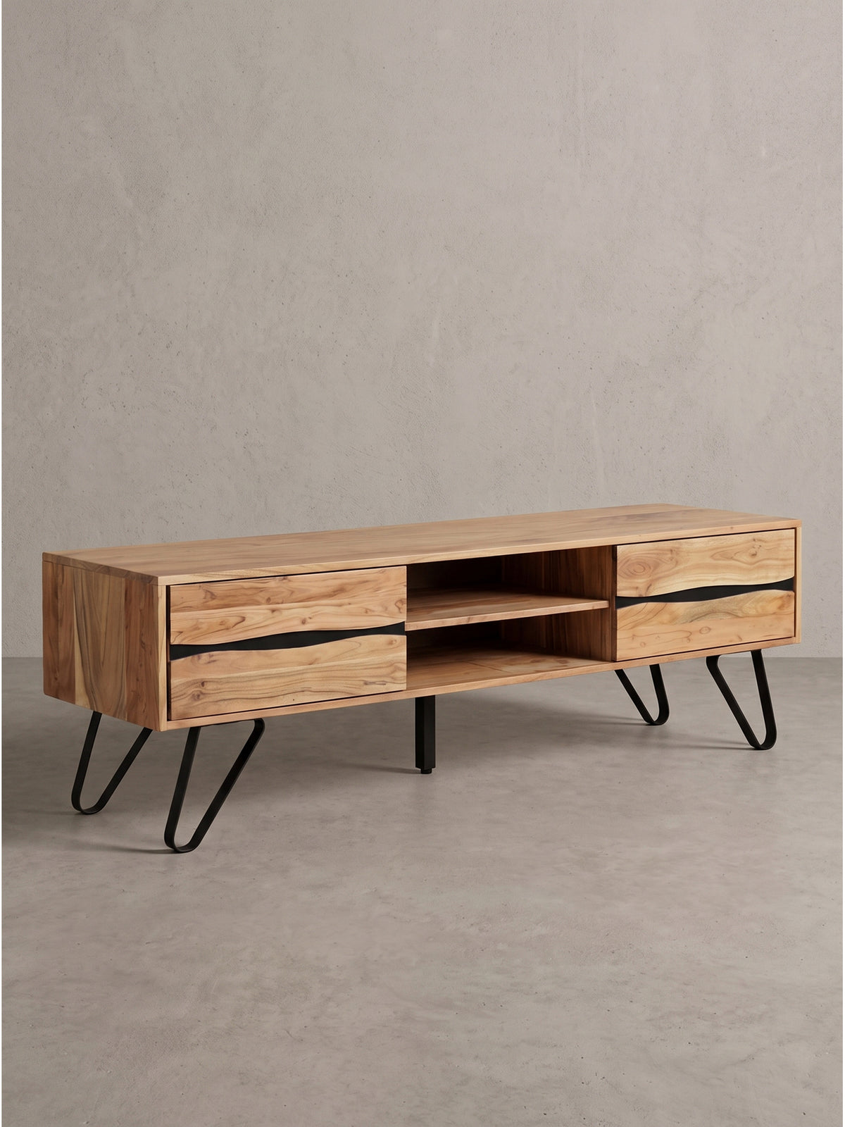 Rechteckige TV-Kommode 160x44,5x50 cm aus warmem Akazienholz mit schwarzen Hairpin-Beinen freigestellt_