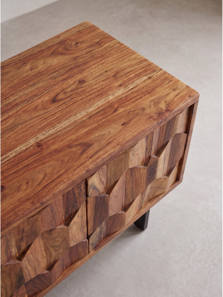Kubisches Design Lowboard aus massivem Holz 160x40x35 cm mit vier Türen auf schwarzen Metallkufen_