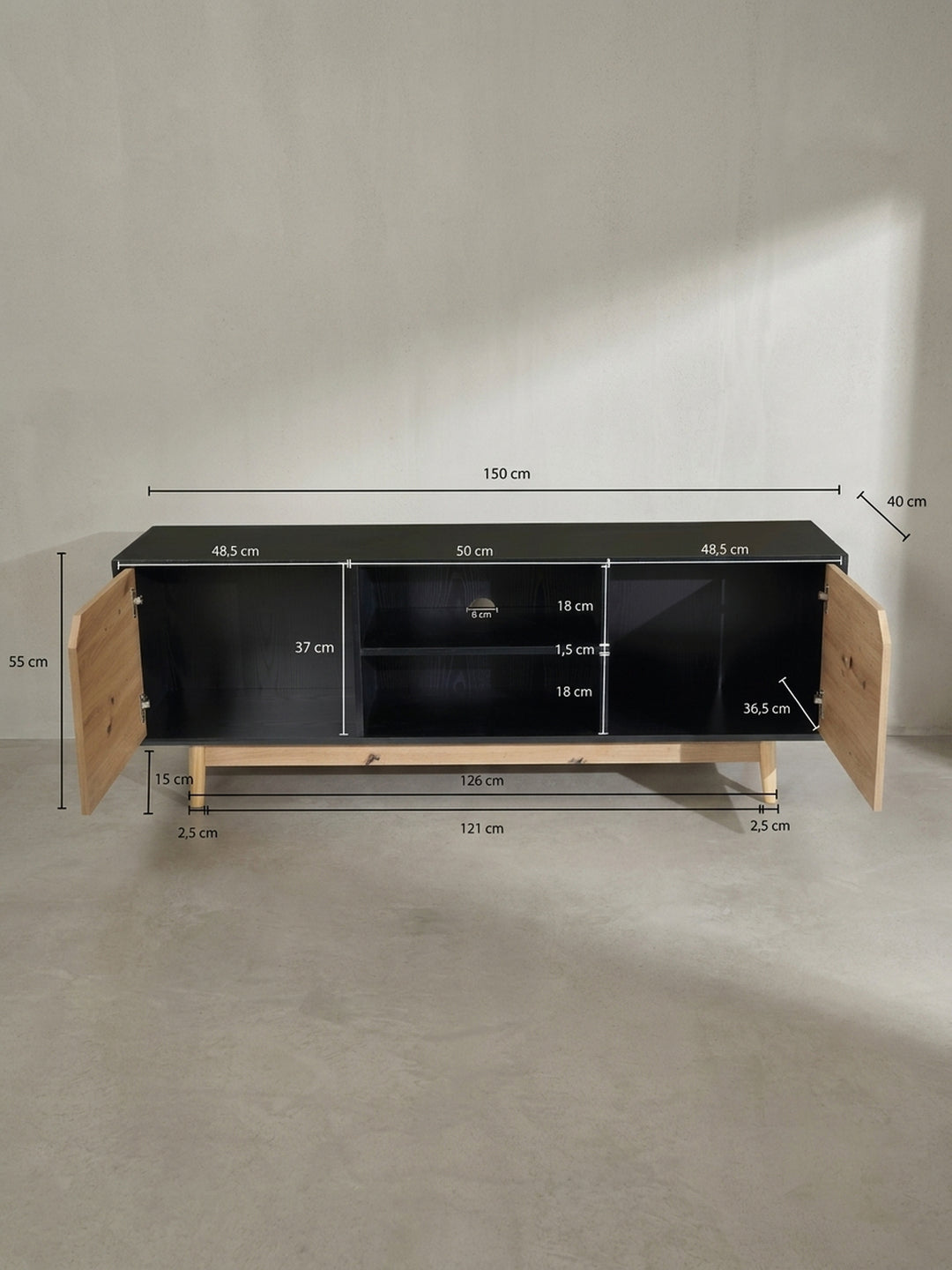 Technische Zeichnung des Lowboards in Schwarz und Eiche mit genauen Maßangaben von 150 cm Breite und den Innenabmessungen der Fächer._