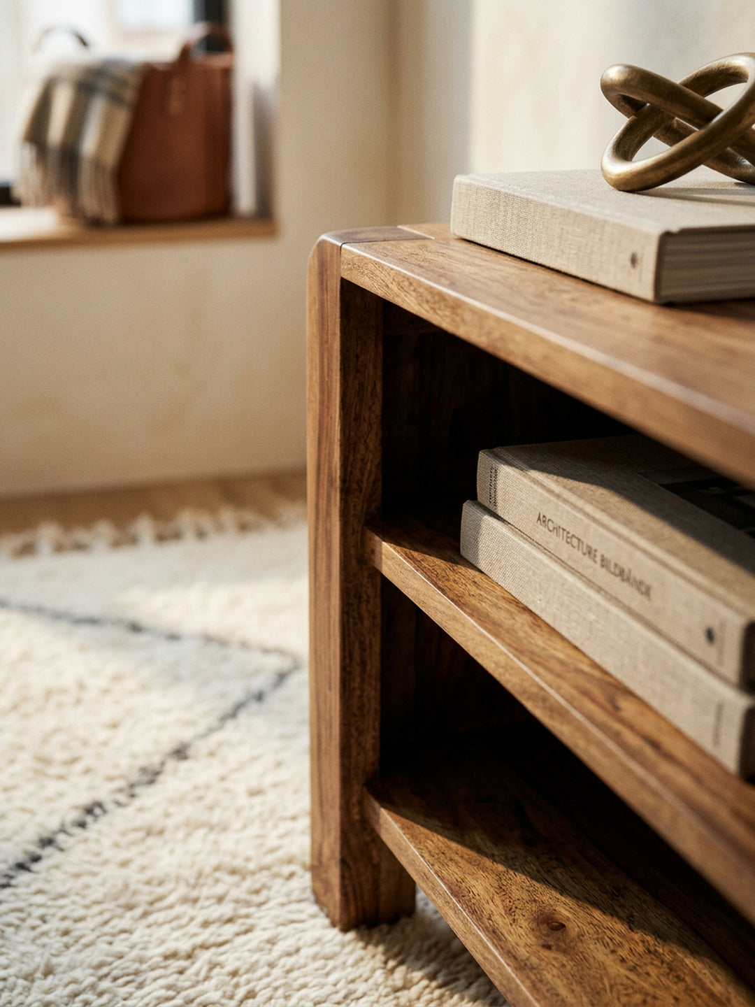 Lowboard TEKO_ Massivholz_ viel Stauraum_ Sheesham oder Akazie_ 4 Holzbeine - KADIMA DESIGN_Farbe_ Braun_ Größe_ 140x35x40 cm_