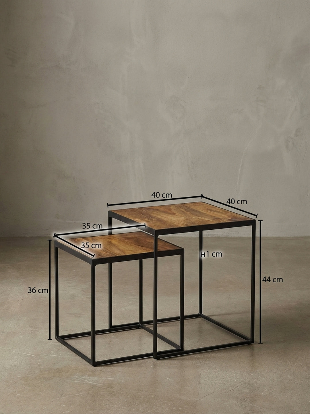 Technische Zeichnung des Satztisch-Sets mit genauen Maßen: großer Tisch 40x40x44 cm, kleiner Tisch 35x35x36 cm für die perfekte Raumplanung._