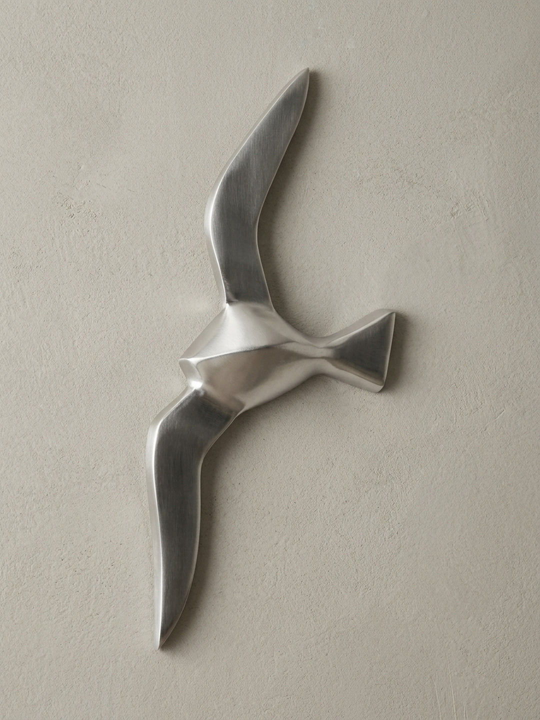 Aluminium poliert aus hochwertig auf neutralem Betonhintergrund Frontalansicht 30x3x13 cm_