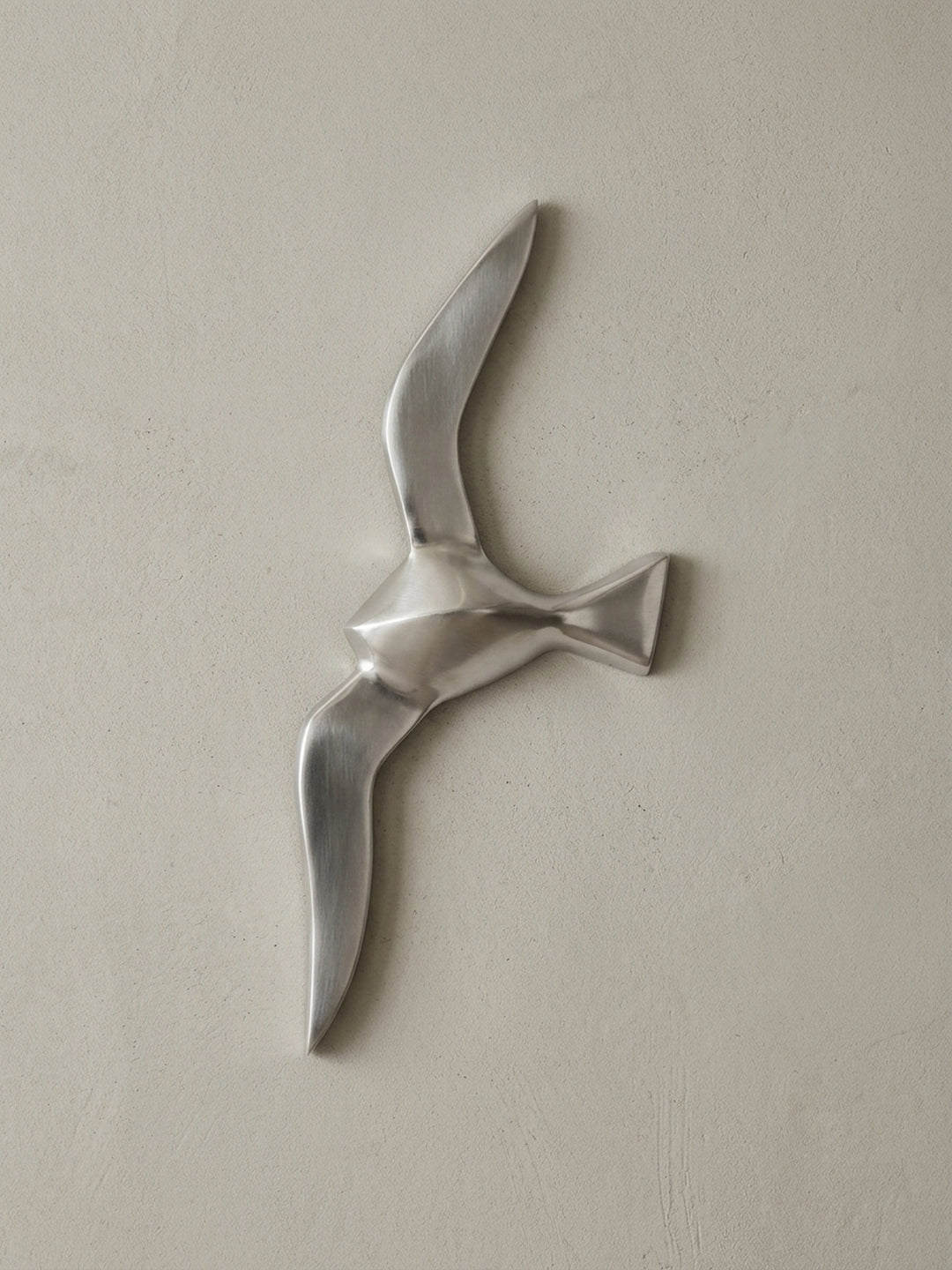 Freisteller Aluminium poliert hochwertig 30x3x13 cm freigestellt auf grauem Hintergrund zeigt vollständige Silhouette_