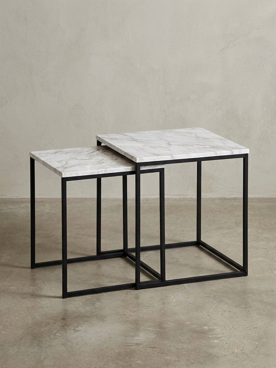 Technische Zeichnung des Satztisches mit exakten Maßen: großer Tisch 40x40x42,5 cm, kleiner Tisch 35x35x39,5 cm, für die genaue Raumplanung._